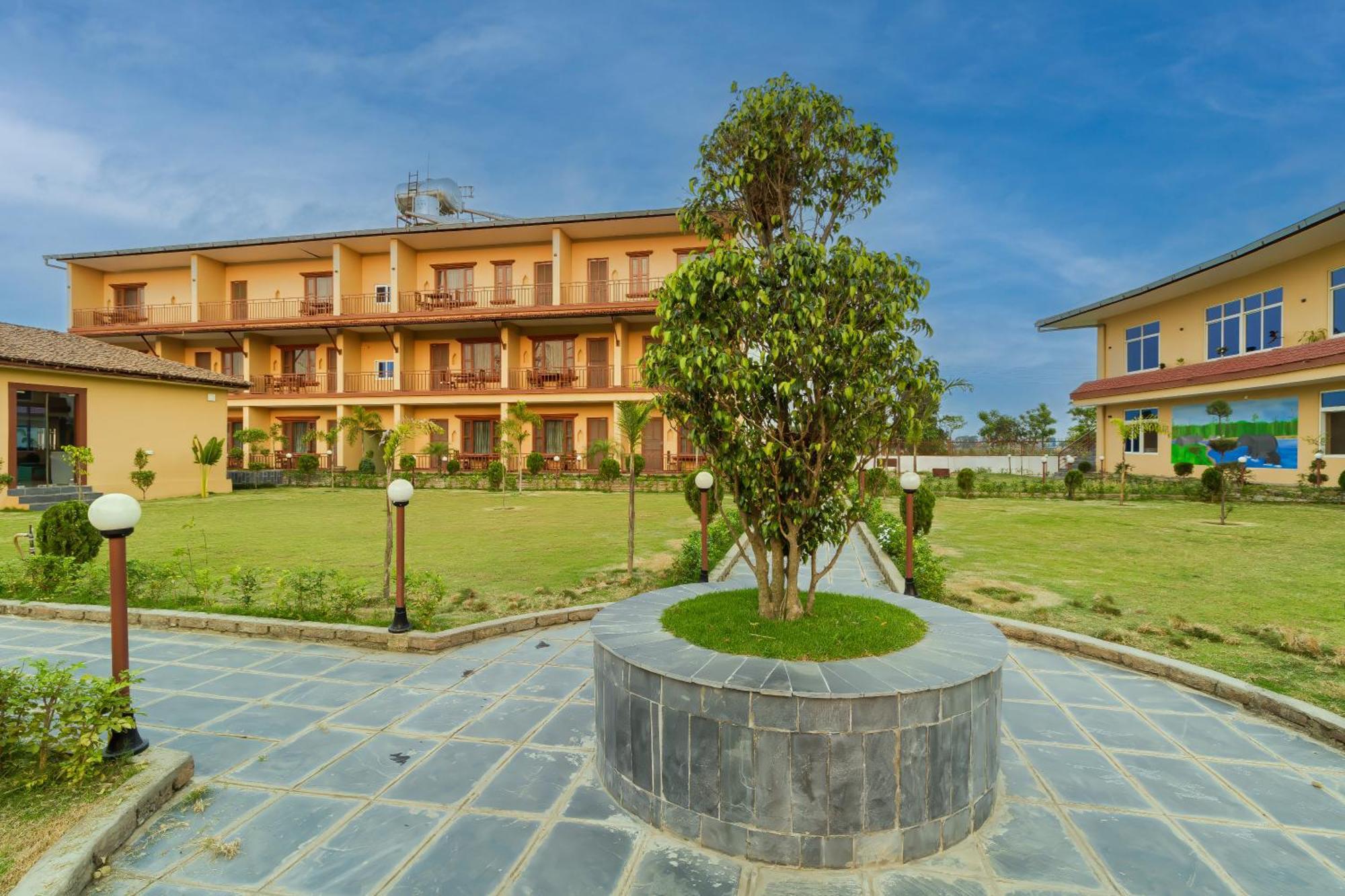 Sisai Park Village Chitwan Exterior foto